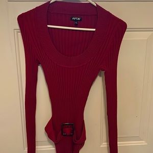 Long sleeve fitted rubbed top with belt